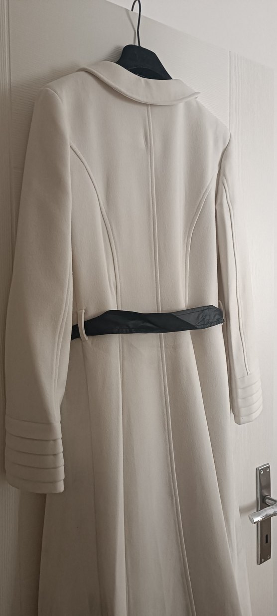 Kemer Detaylı beyaz kaban - Görsel 4