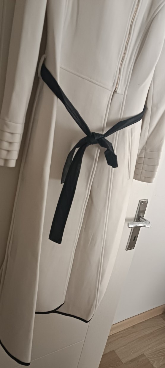 Kemer Detaylı beyaz kaban - Görsel 2