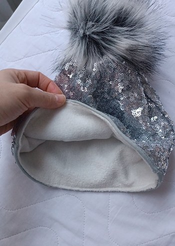 Gri Parlak Pullu Çocuk Bere - Görsel 4