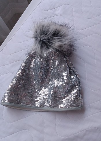 Gri Parlak Pullu Çocuk Bere - Görsel 3