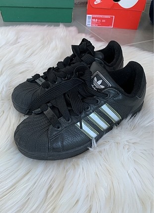 Adidas bayan 38 no orginal ürün çok iyi durumda yalnızca 1 kez g