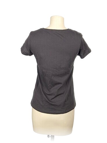 m Beden LC Waikiki T-shirt %70 İndirimli.