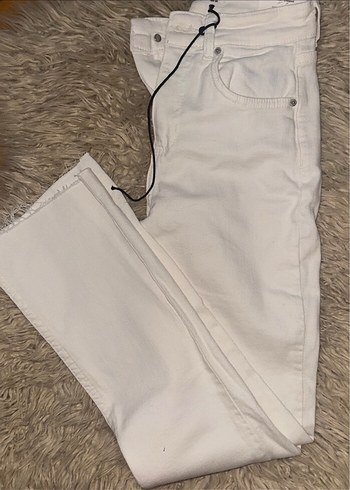 Beyaz flare jean