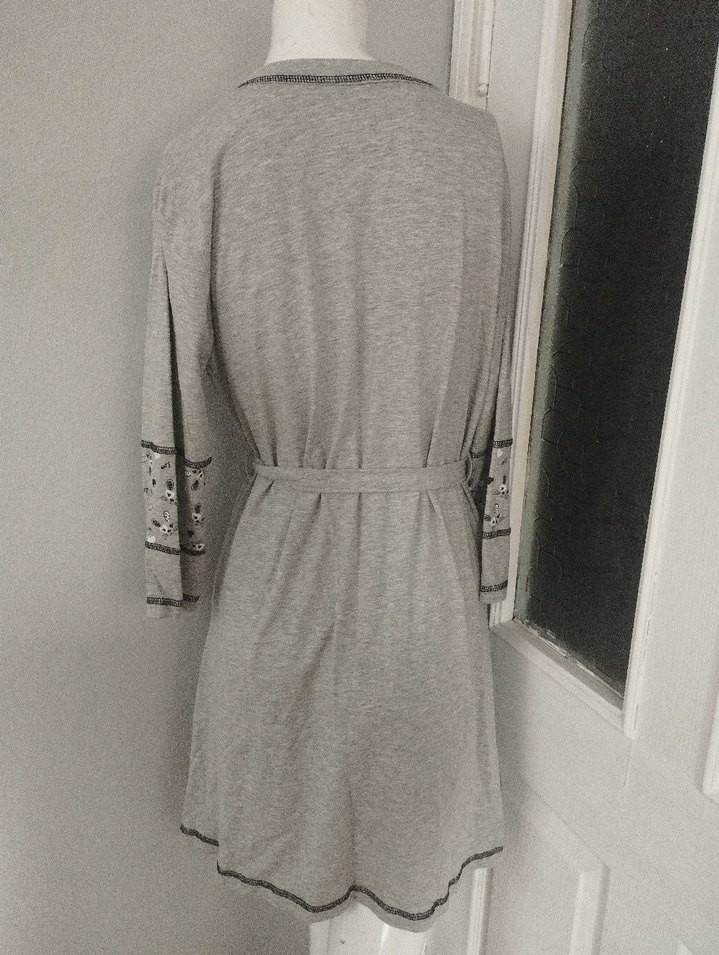 Gri İşlemeli Uzun Kadın Sabahlık - Görsel 2