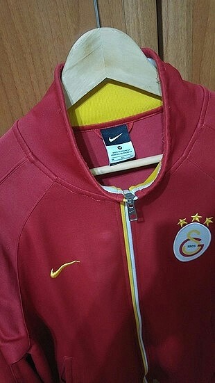 m Beden kırmızı Renk nike kirmizi kapsonlu 