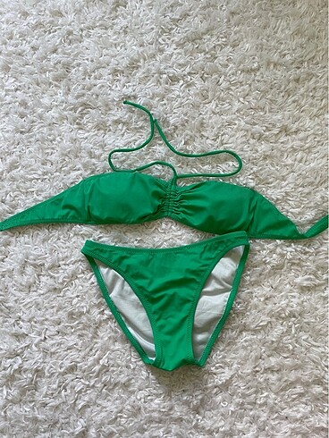 Yeşil bikini takımı