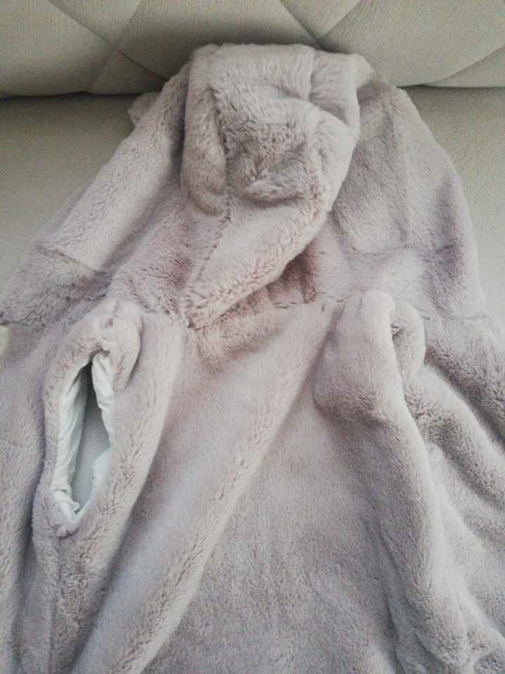 Kız Çocuk Gri Kürklü Kapüşonlu Yelek - Görsel 4