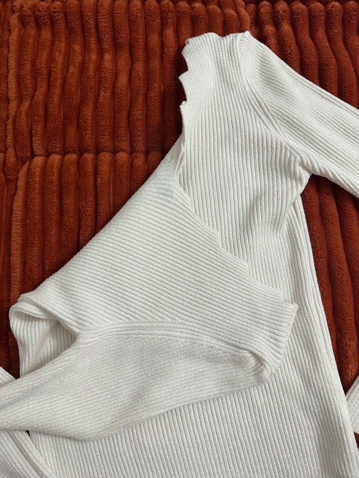 Beyaz V Yaka Triko Kadın Kazak - Görsel 3