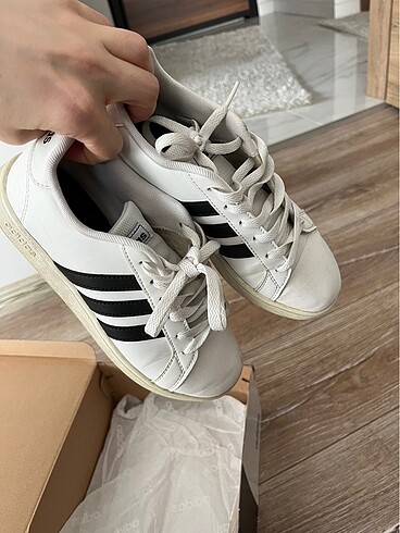 36 Beden Adidas Spor Ayakkabı
