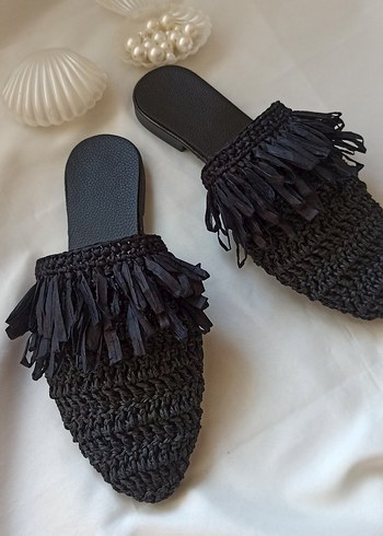 Zara Püsküllü Siyah Örgü Kadın Terlik
