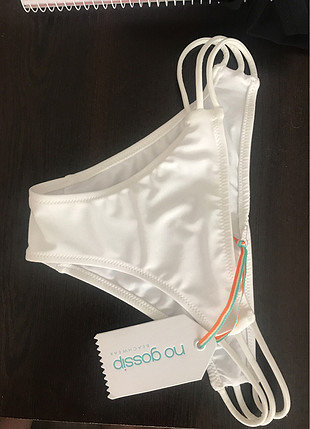 No gossip beyaz bikini altı