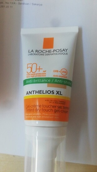 La roche posay dry touch matlaştırıcı spf 50 güneş Koruyucu renk