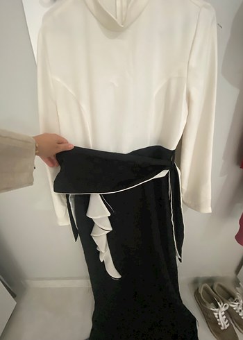 Uzun Kollu Siyah Beyaz Drapeli Kadın Elbise - Görsel 3