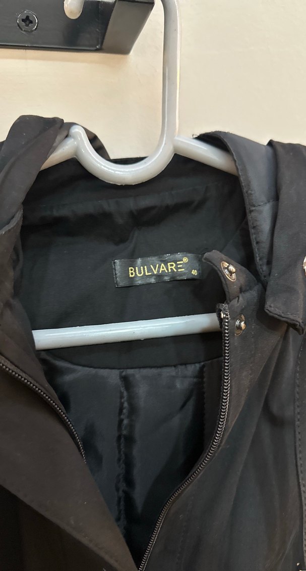 Siyah Uzun Düğmeli Kadın Kaban - Görsel 4