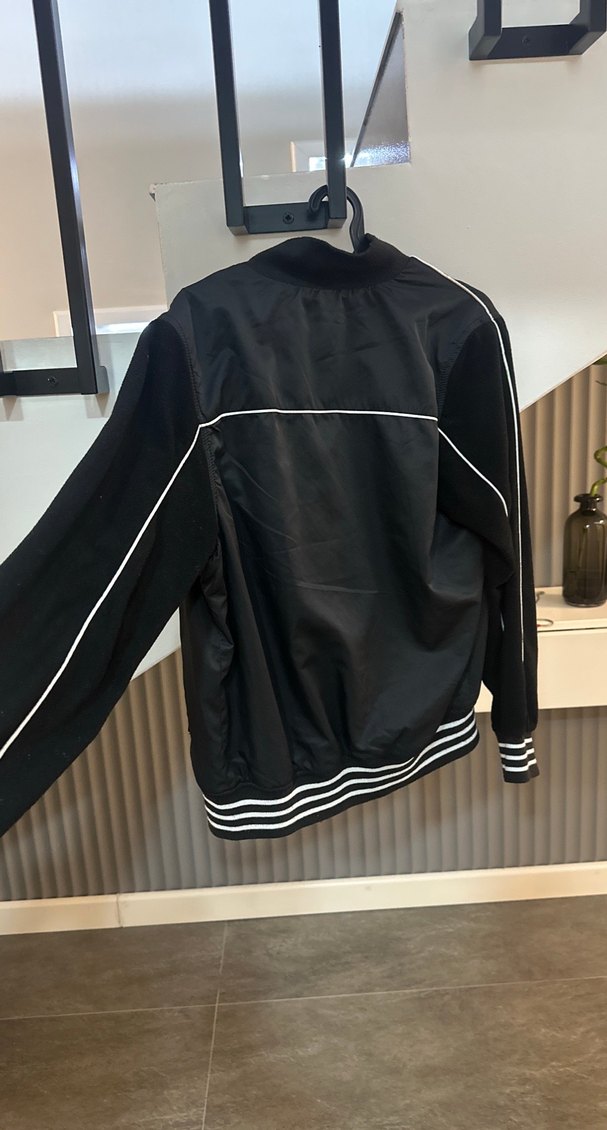 Siyah Fermuarlı Spor Ceket - Görsel 4