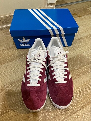 Kırmızı adidas gazelle