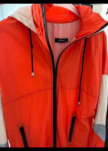 Kadın Kırmızı Kapüşonlu Uzun Yağmurluk - Görsel 5