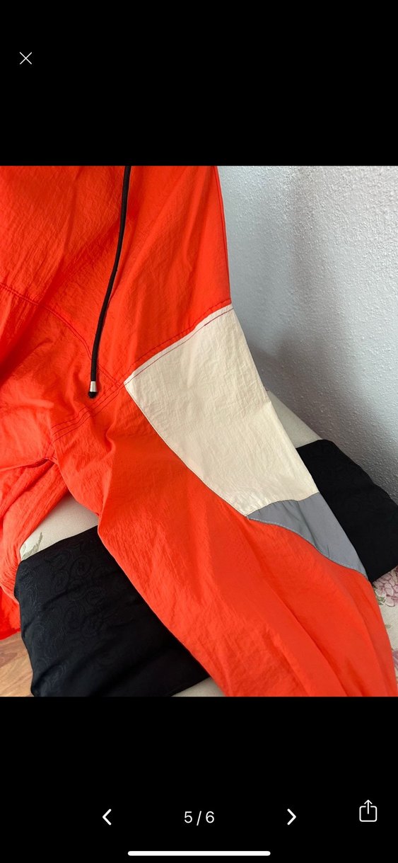 Kadın Kırmızı Kapüşonlu Uzun Yağmurluk - Görsel 4