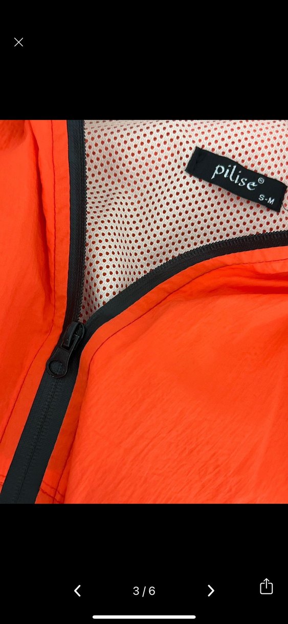 Kadın Kırmızı Kapüşonlu Uzun Yağmurluk - Görsel 3