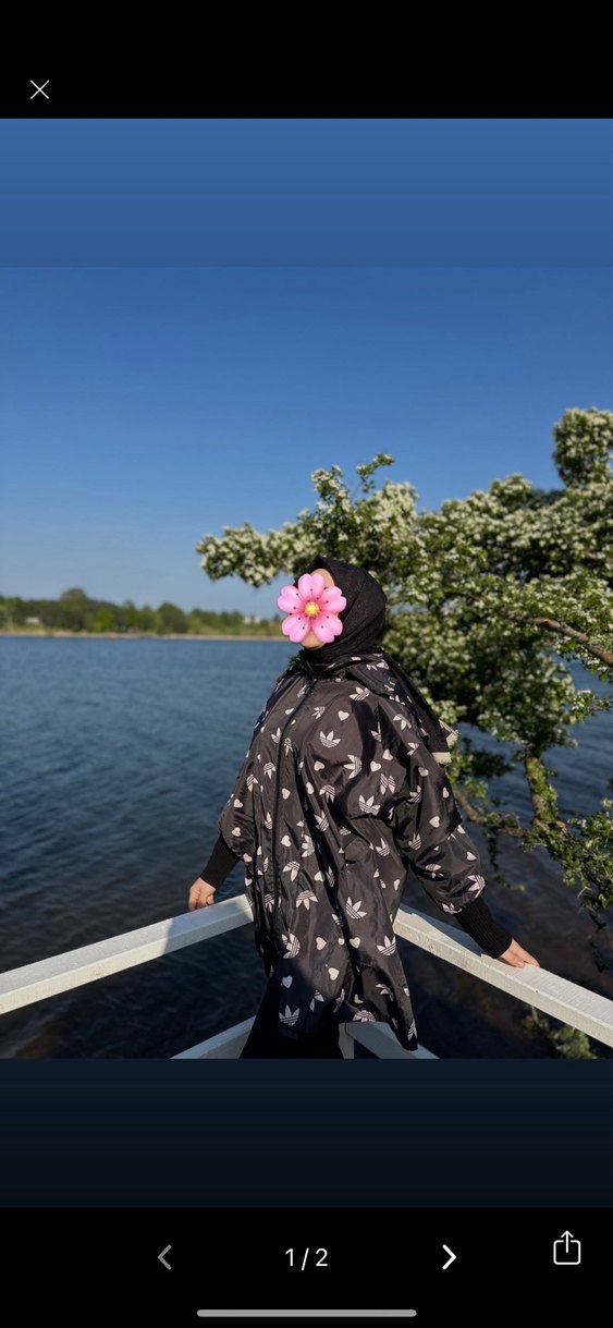 Çiçek Desenli Siyah Midi Yağmurluk - Görsel 2