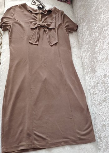 V Yaka Kısa Kollu Bej Midi Elbise - Görsel 5