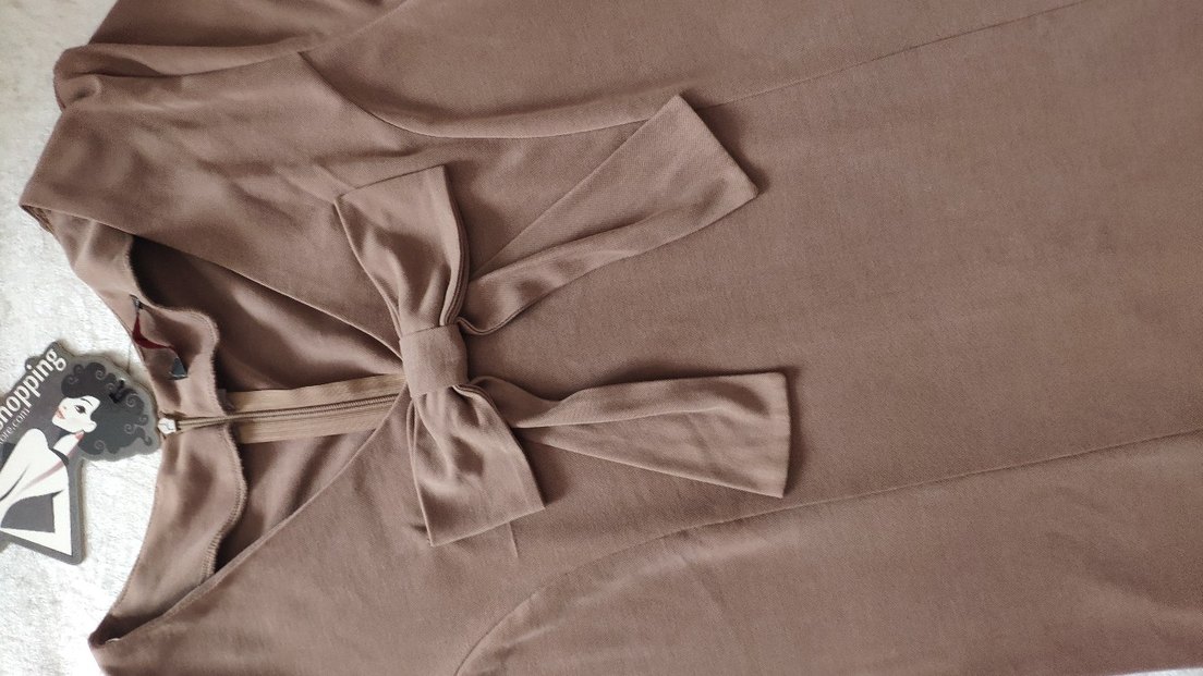 V Yaka Kısa Kollu Bej Midi Elbise - Görsel 4