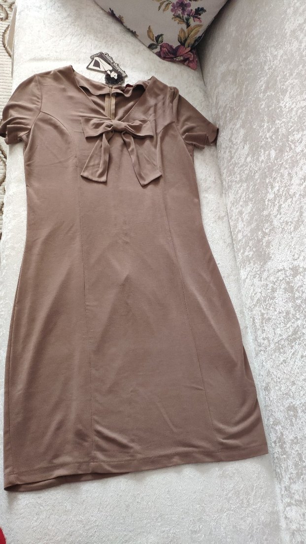 V Yaka Kısa Kollu Bej Midi Elbise - Görsel 5