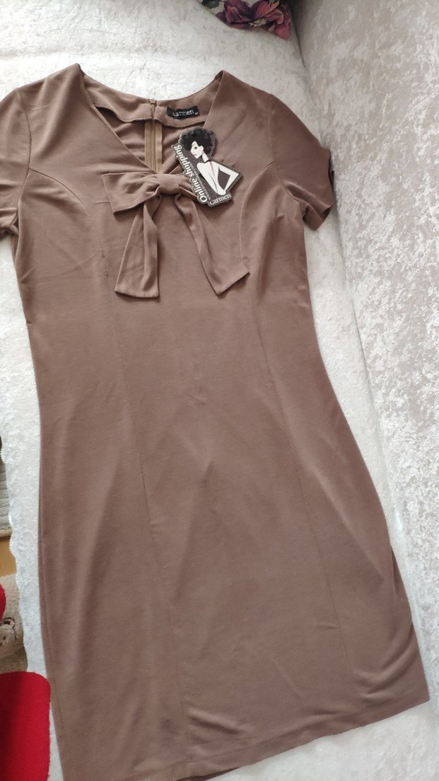 V Yaka Kısa Kollu Bej Midi Elbise - Görsel 2