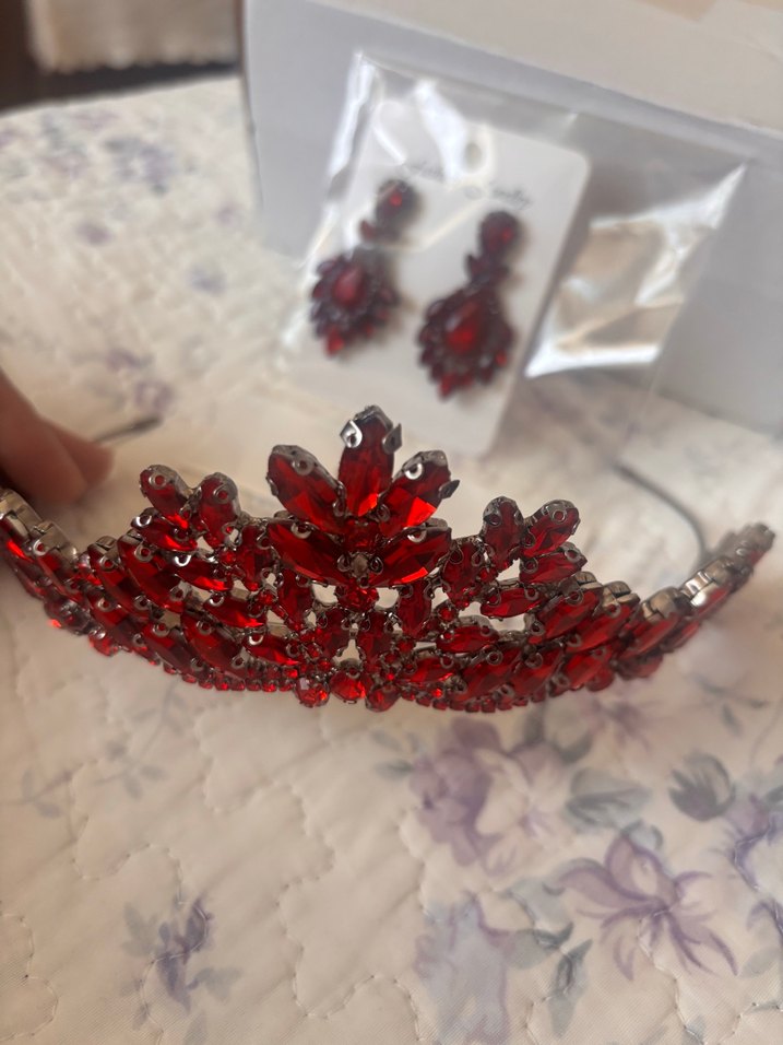 Koyu Kırmızı Kristal Taç ve Küpe Seti - Görsel 4