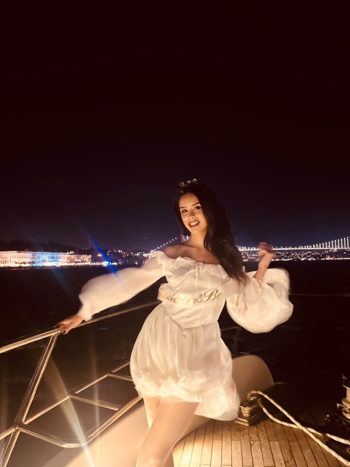 Beyaz Straplez Midi Transparan Abiye Elbise - Görsel 3