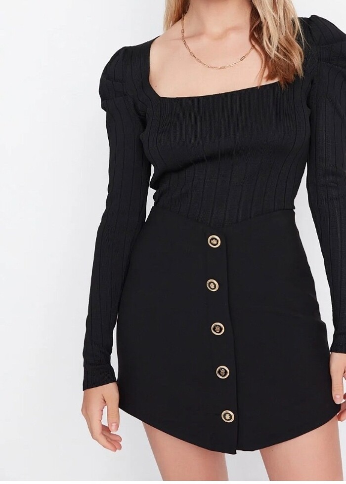 Siyah kare yaka büzgülü triko kazak - Görsel 3