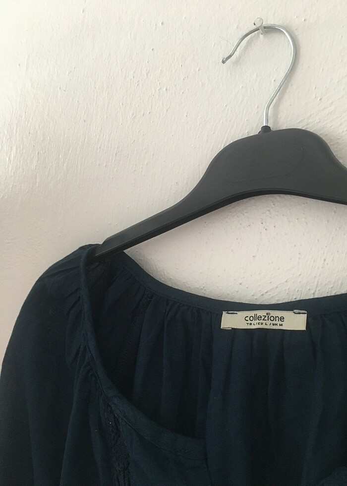 Lacivert düğmeli transparan detaylı bluz - Görsel 2