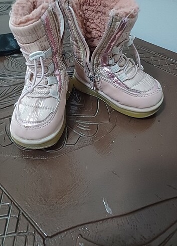 24 Beden Kiz cocuk bot