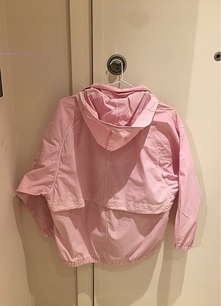 Pembe yağmurluk