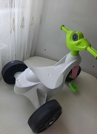  Beden beyaz Renk 3 tekerlekli sürülebilir motor araba