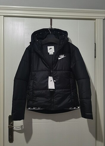 xs Beden siyah Renk Nike Sıfır Etiketli Therma Fit Mont