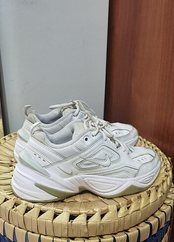 37,5 Beden beyaz Renk Nike M2k Tekno