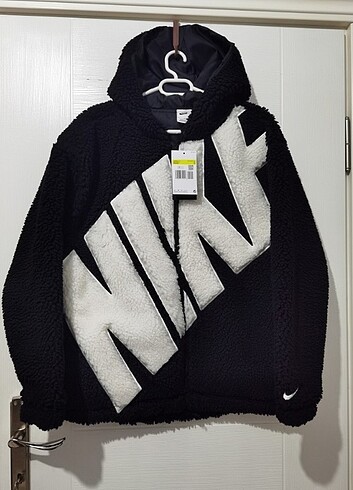Nike Sıfır Etiketli Sportswear Logo Mont