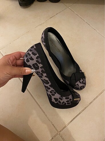 Leopar desenli topuklu ayakkabı