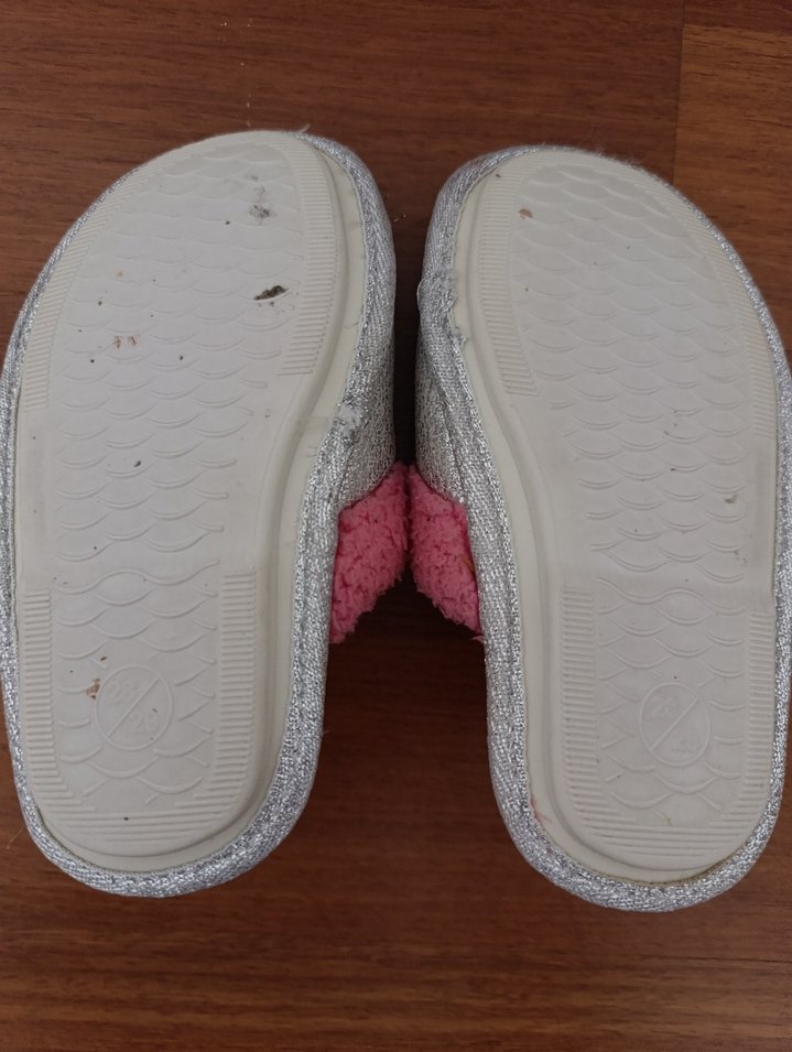 Kız Çocuk Pembe Kürklü Nakışlı Terlik - Görsel 3