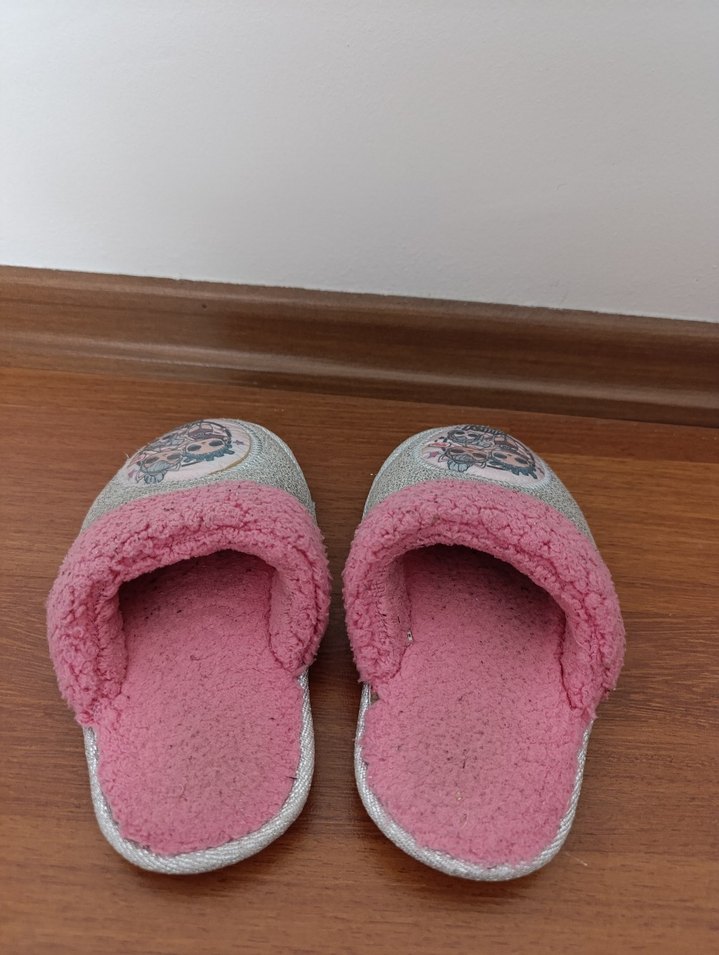 Kız Çocuk Pembe Kürklü Nakışlı Terlik - Görsel 2