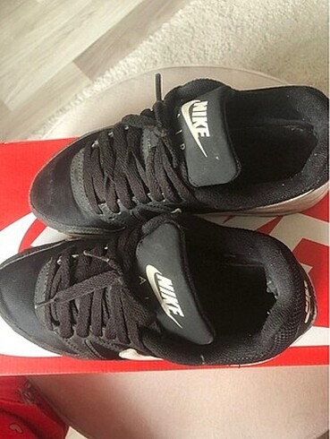 36 Beden siyah Renk Nike orjinal airmax
