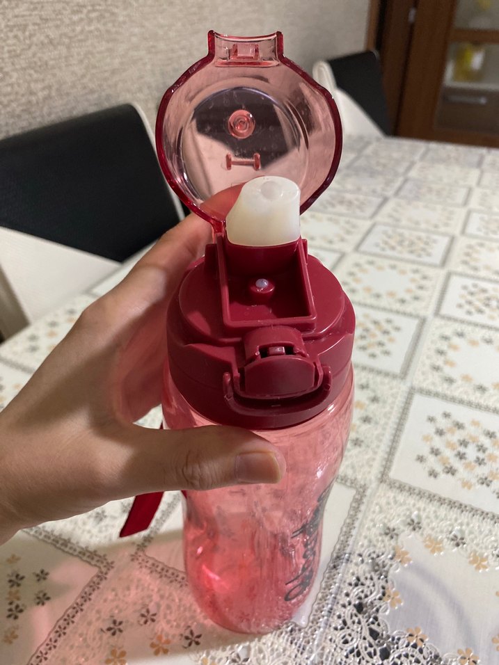 Renkli Pembe Benetton Su Şişesi - Görsel 2