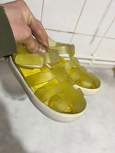 25 Beden sarı Renk Çocuk sandaleti