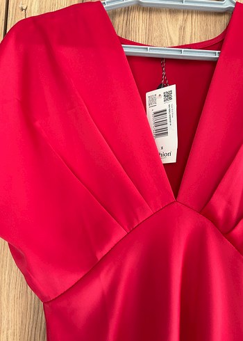 Kırmızı V Yakalı Drapeli Uzun Elbise - Görsel 3