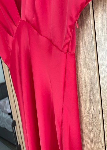 Kırmızı V Yakalı Drapeli Uzun Elbise - Görsel 4