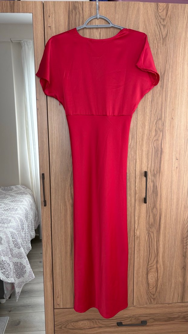 Kırmızı V Yakalı Drapeli Uzun Elbise - Görsel 2