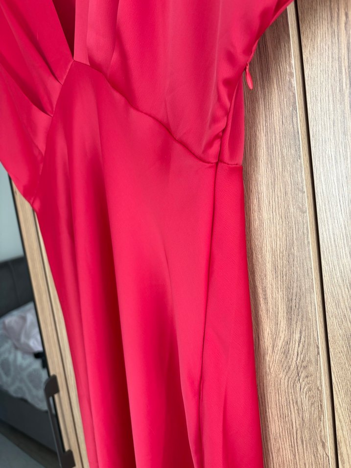 Kırmızı V Yakalı Drapeli Uzun Elbise - Görsel 4