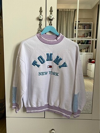 Tommy lila sweatshirt