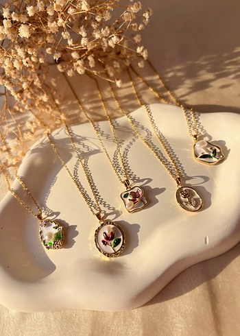 Accessorize Altın Renk Çiçek Desenli Midi Kolye